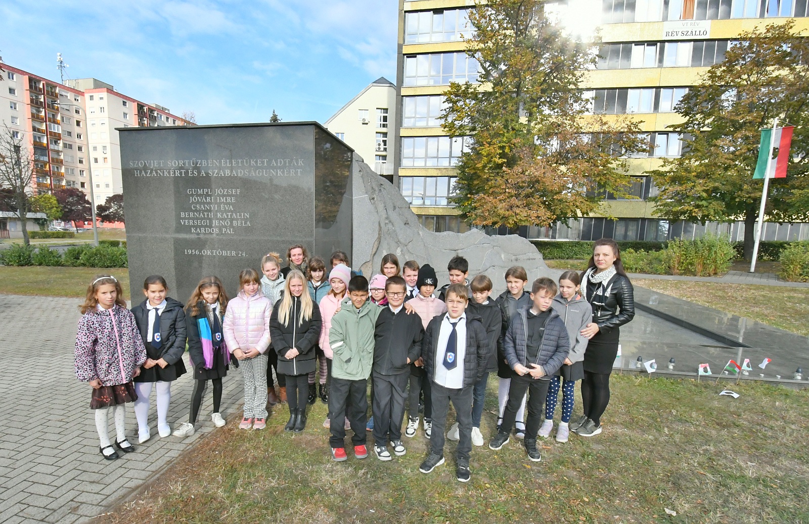 Néma tiszteletadásokkal emlékeztek városszerte az ’56-os hősökre